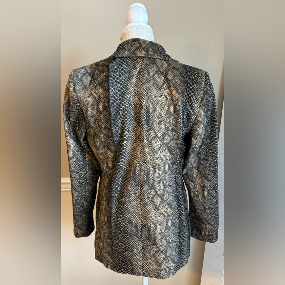 Vintage Harvé Benard Blazer 😍 - Picture 2 of 5